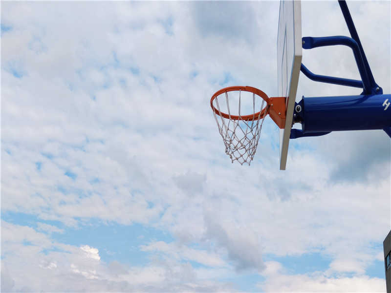 學(xué)校籃球場