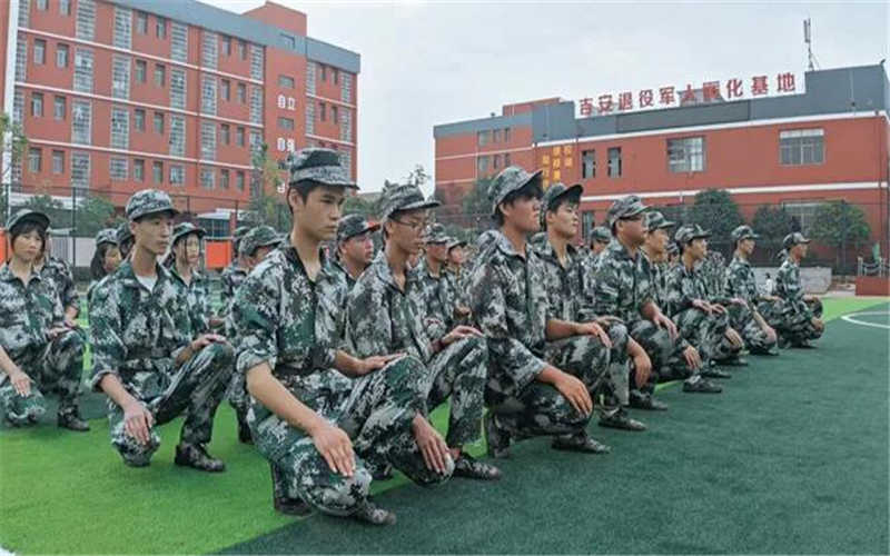 吉安市理工技工學(xué)校2021級(jí)新生國防素養(yǎng)教育訓(xùn)練活動(dòng)