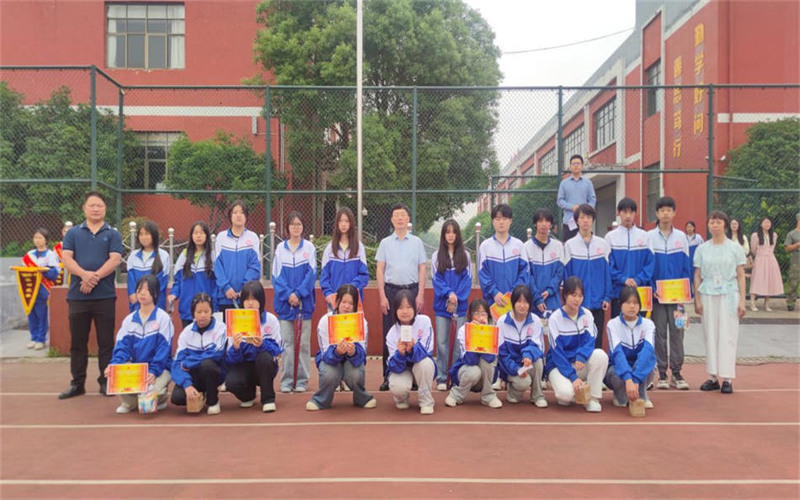 吉安市理工技工學(xué)校第十五周升旗儀式